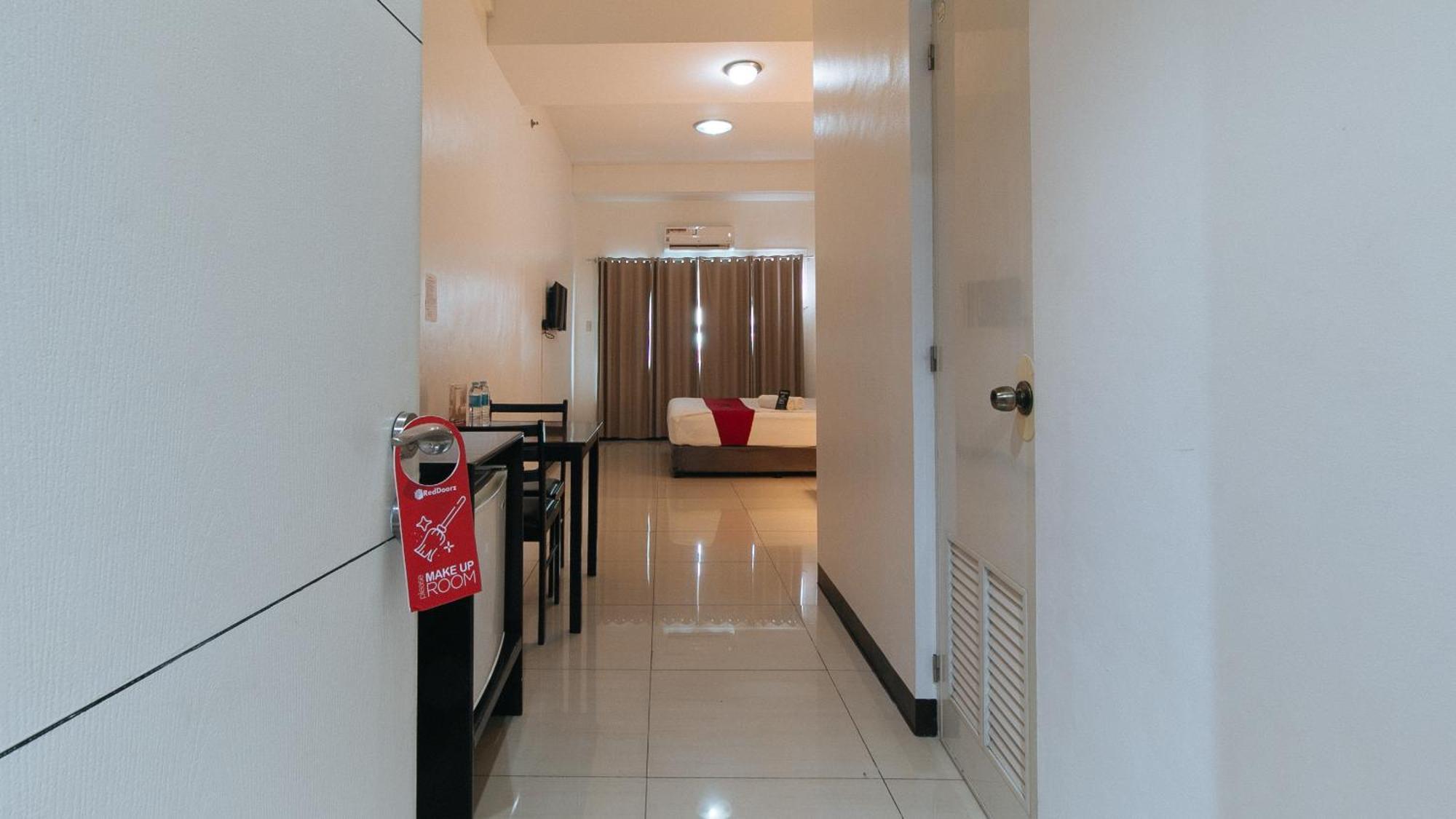RedDoorz Plus @ Banawe Quezon City Buitenkant foto